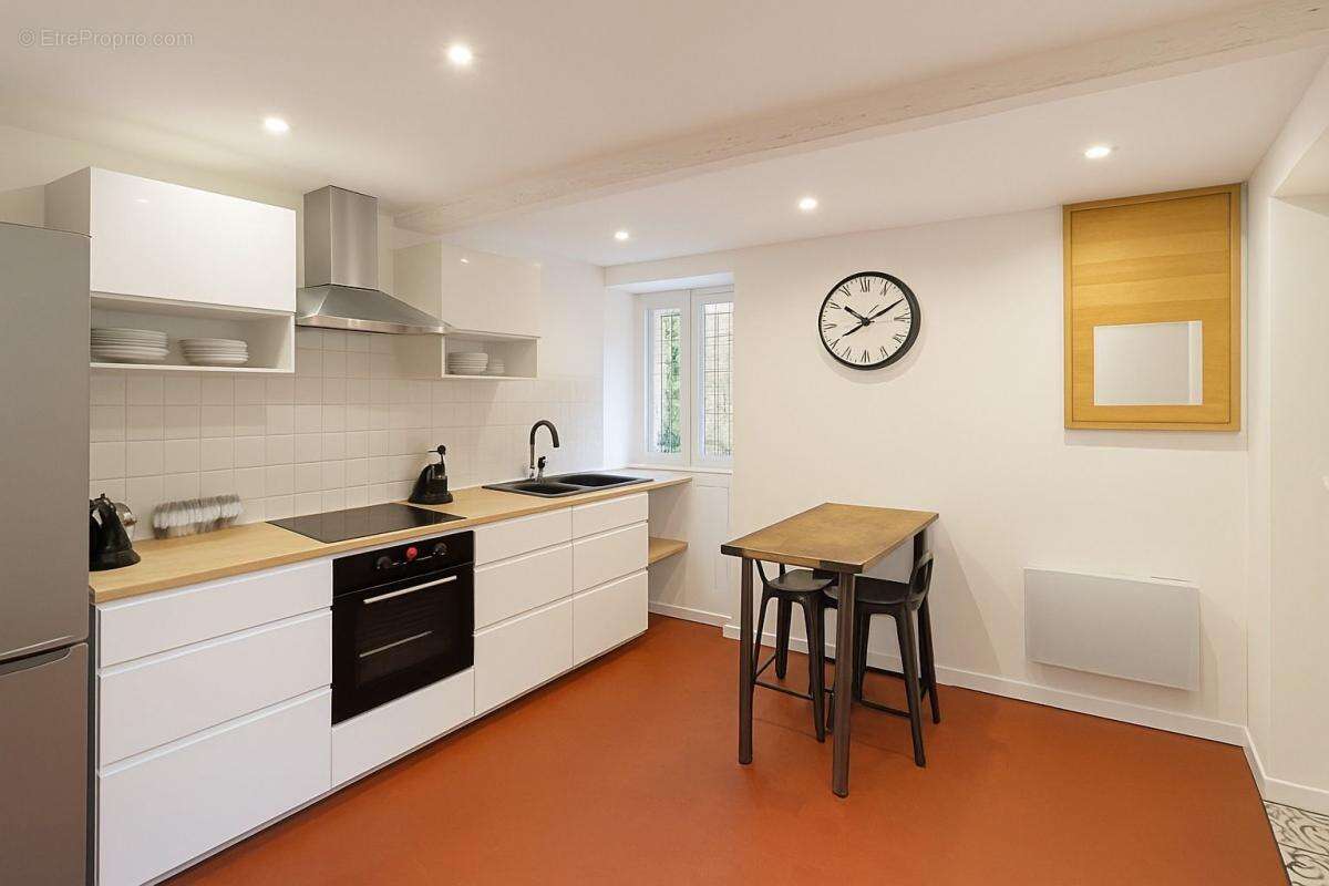 Maison à LA ROQUETTE-SUR-SIAGNE