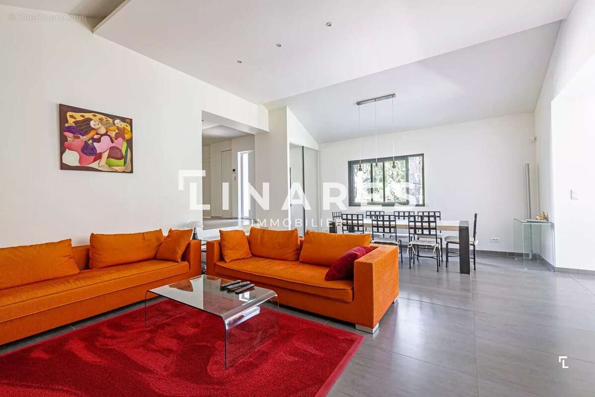 L'ALLAUDIENNE - Maison T5 de 151m2 - Terrain de 3300m2 - Piscine - Garage - ALLAUCH - photo 15