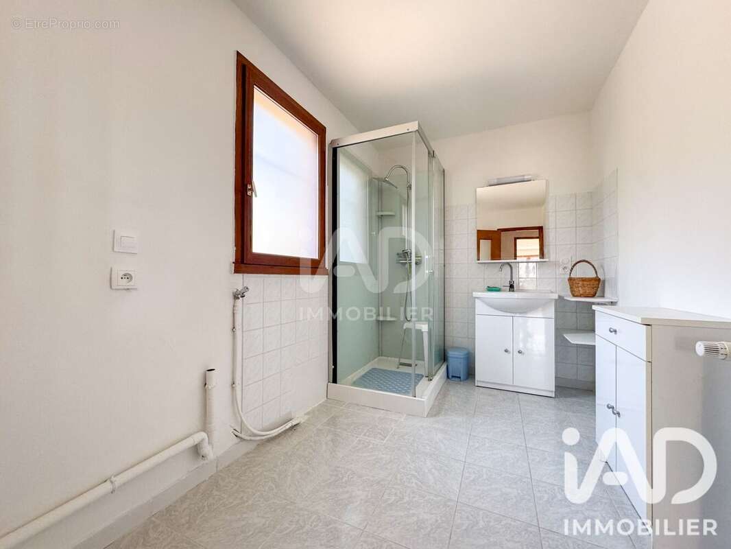 Maison 92 m² à Viala-Du-Tarn  - photo 4