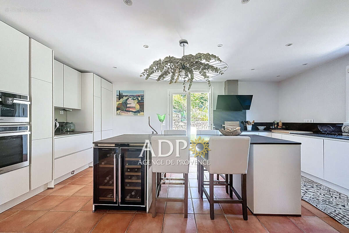 Maison à CHATEAUNEUF-GRASSE