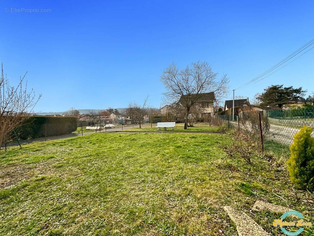 Terrain à SAINT-ALBAN-DE-ROCHE