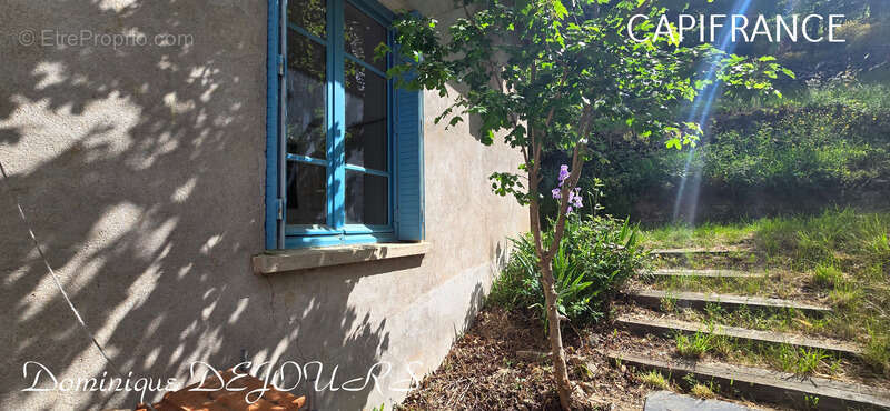 Maison à SAINT-SAUVEUR-DE-MONTAGUT