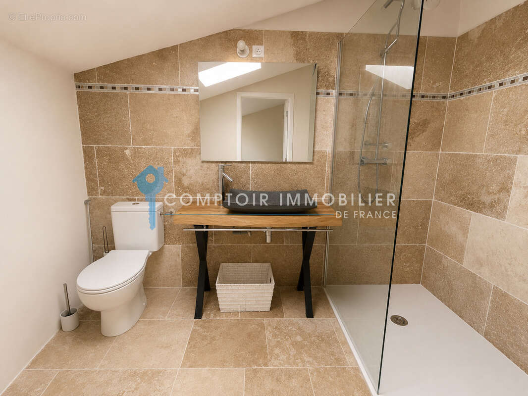 CLERMONT L'HERAULT - Maison de ville rénovée avec espace bien-être- Vendue meublée - photo 10