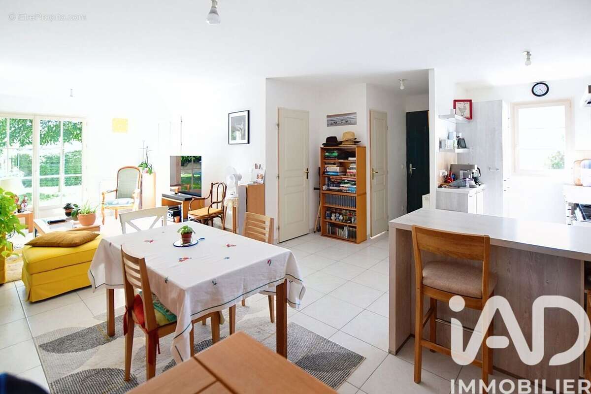 Maison 75 m² à Crecy-La-Chapelle  - photo 2