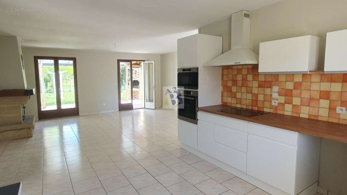 Maison à SAINT-YRIEIX-SUR-CHARENTE