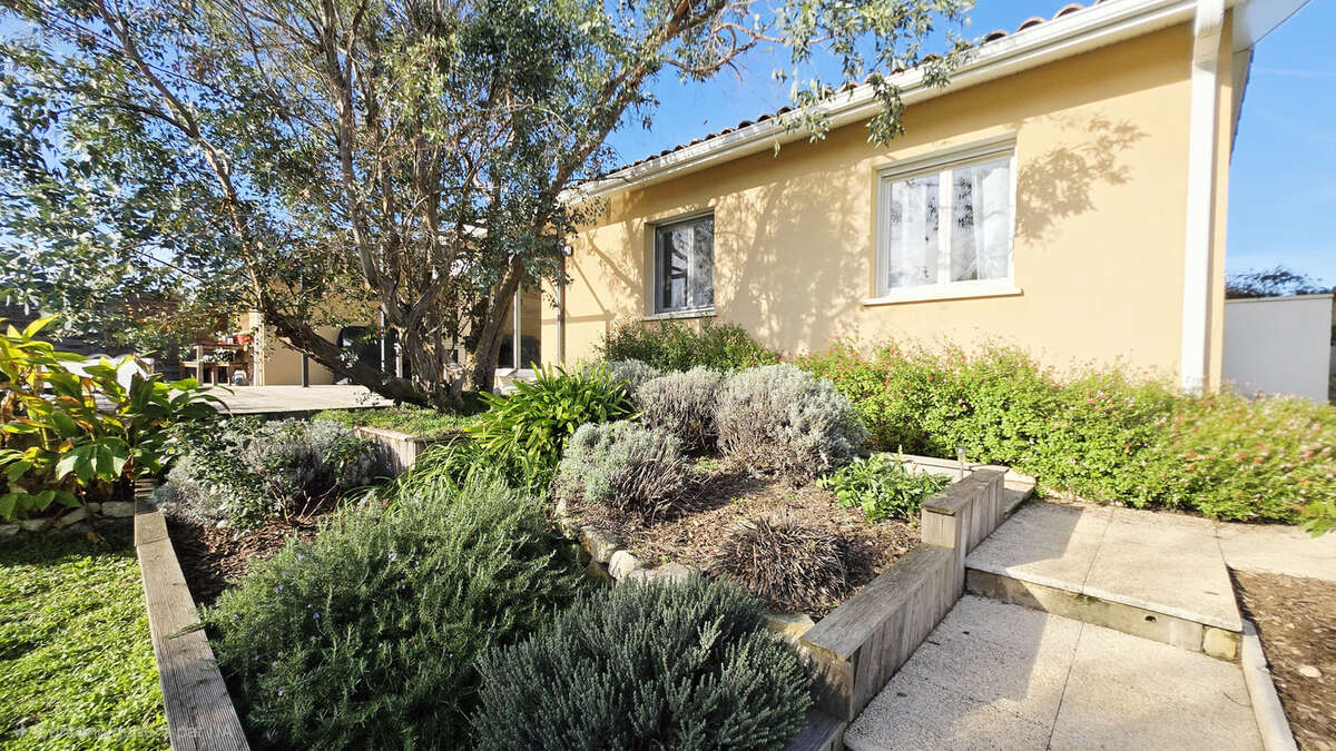 Maison à SAINTE-TERRE