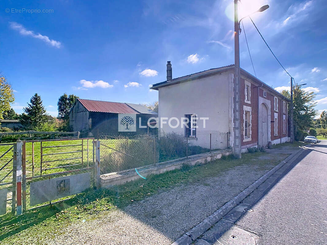 Maison à LA NEUVILLE-AUX-BOIS