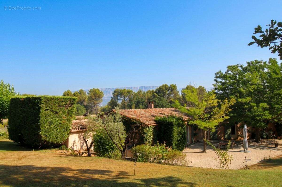 Maison 260 m² à Peynier  - photo 6