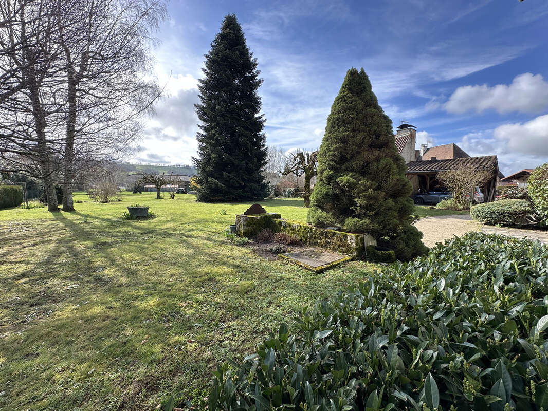 Maison à ARPAJON-SUR-CERE