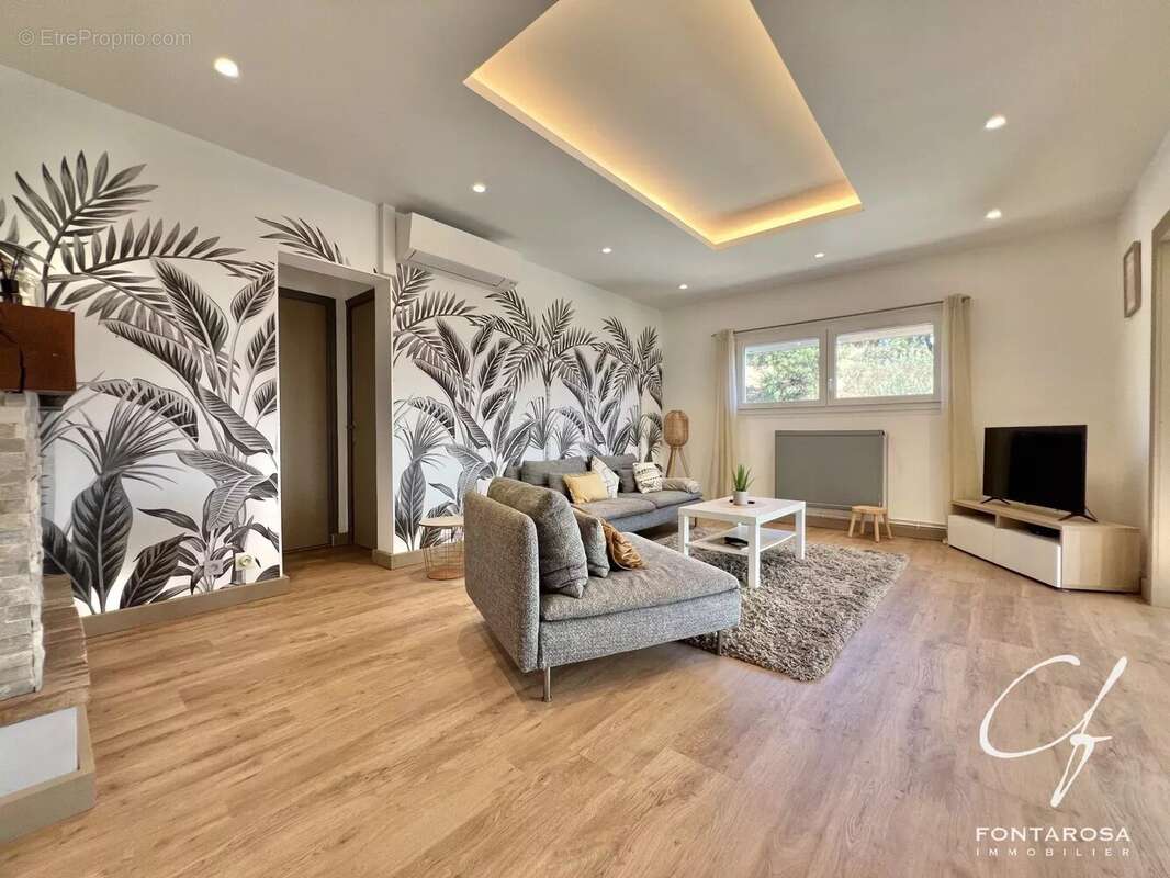 Maison à LES ISSAMBRES