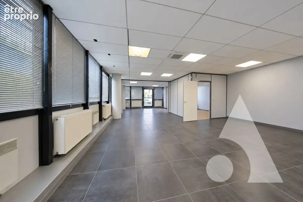 Plateau de bureaux de 193m2 - rez-de-chaussée avec parking. - photo 2