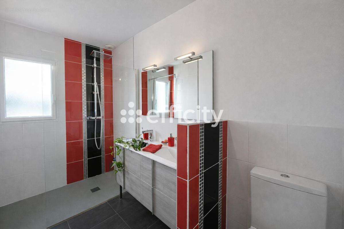 Maison 101 m² à Meursac  - photo 14