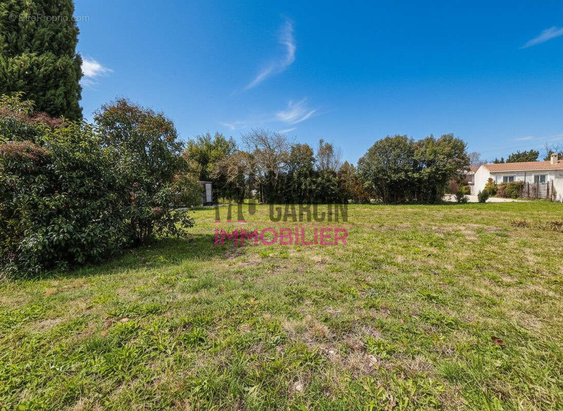 Terrain à L&#039;ISLE-SUR-LA-SORGUE