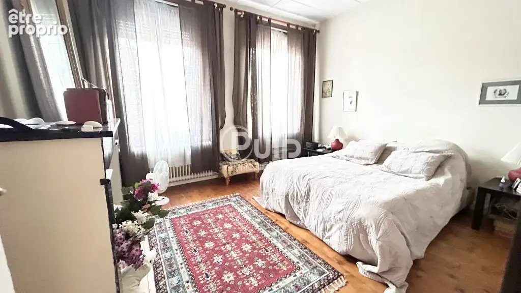 Maison bourgeoise, 150m2 , 4 chambres +bureau , jardin , garage - photo 8