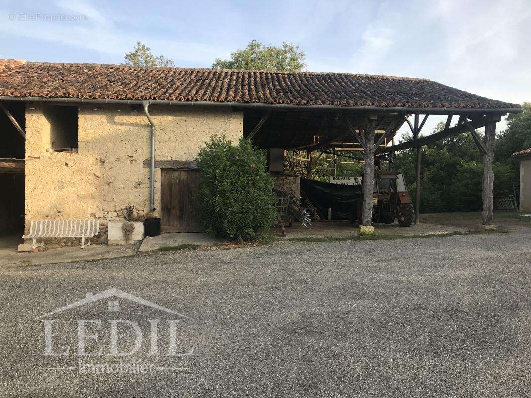 Maison à MAUVEZIN