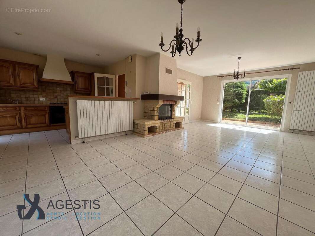   - Maison à AUSSILLON