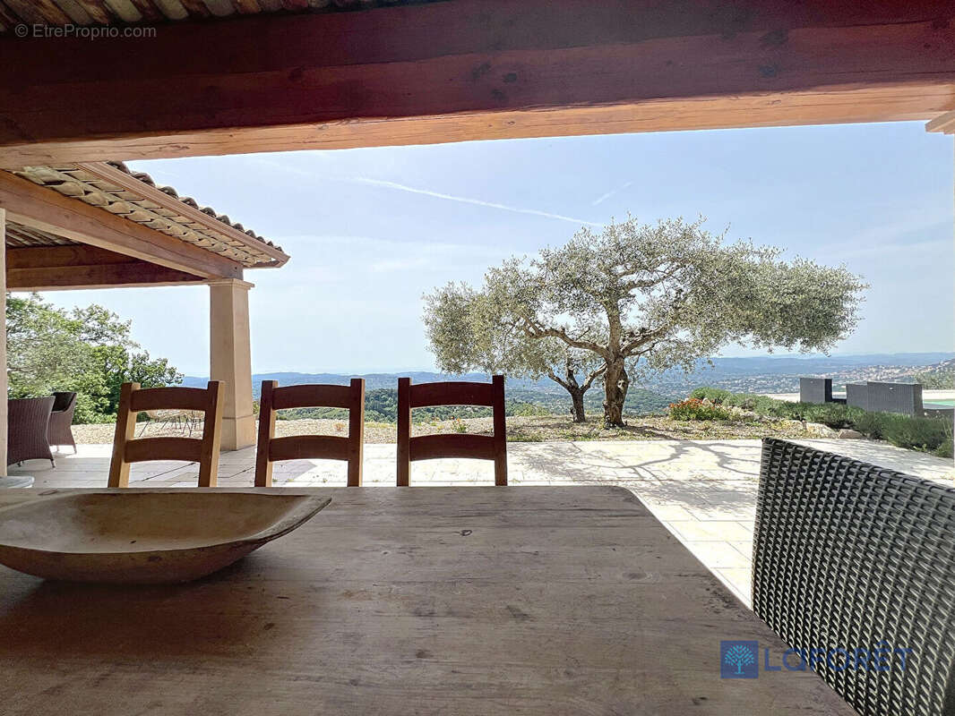 Appartement à CHATEAUNEUF-GRASSE