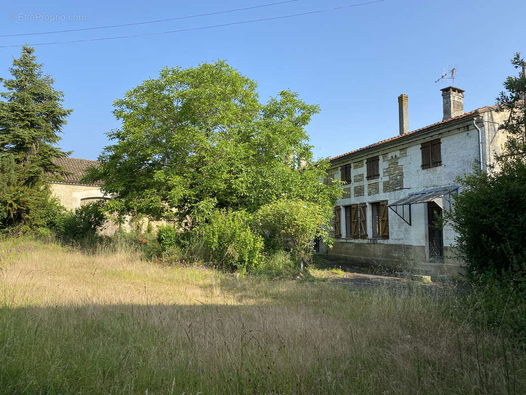 Maison à CHAMPNIERS
