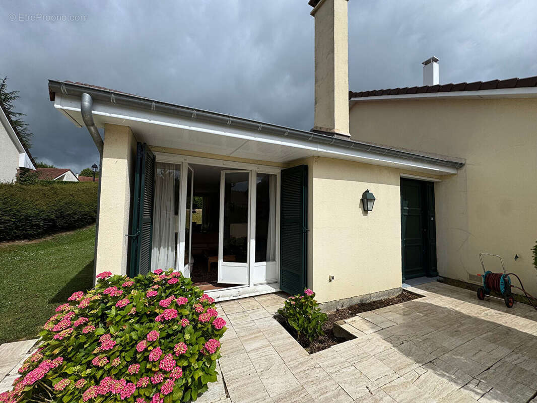 Maison à SAINT-NOM-LA-BRETECHE