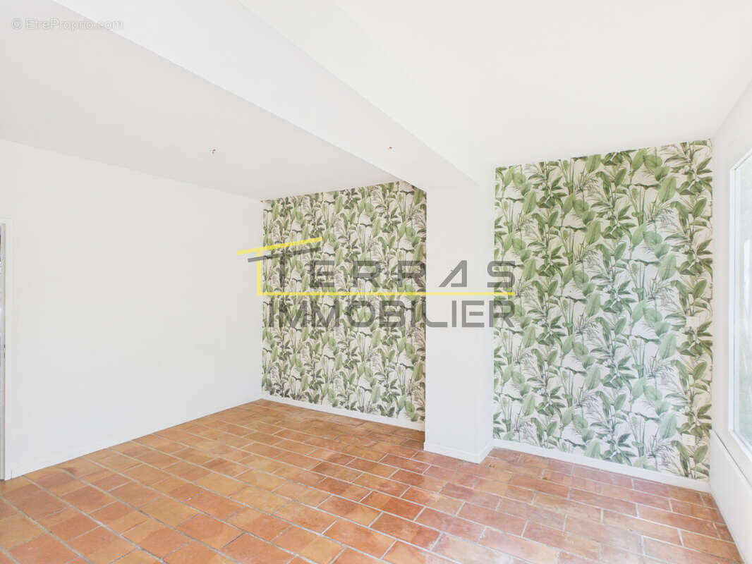 Appartement à VALREAS