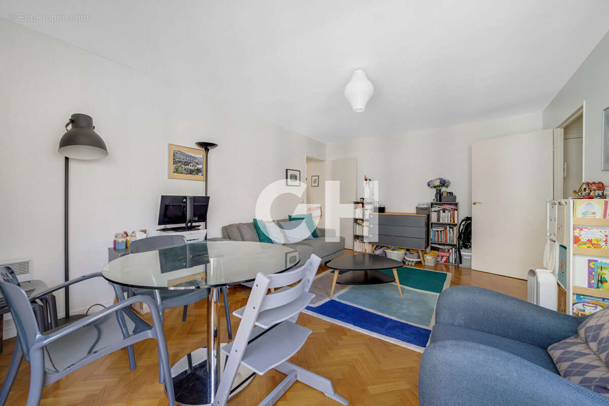 Appartement à PARIS-11E
