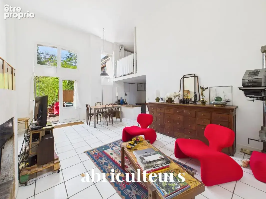 Duplex de charme : beaux espaces et extérieur privé à vendre aux Lilas (93260) - photo 3