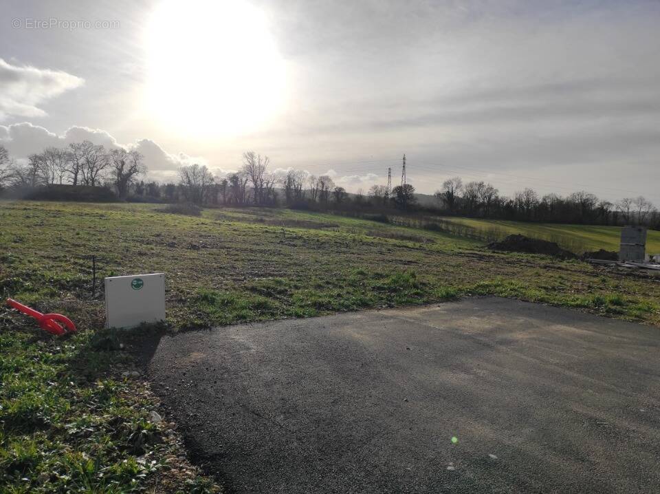 Terrain à PONT-L'EVEQUE