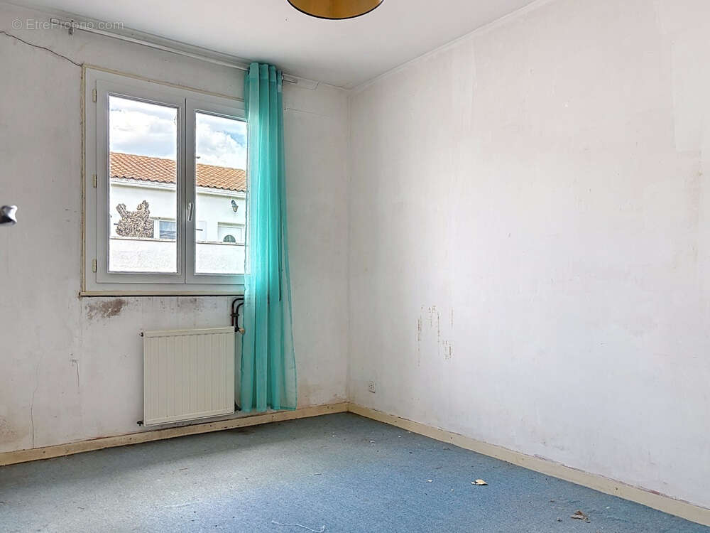 Maison à rénover centre Saint Jean De Liversay 103 m2 + terrain constructible et divisible - photo 11
