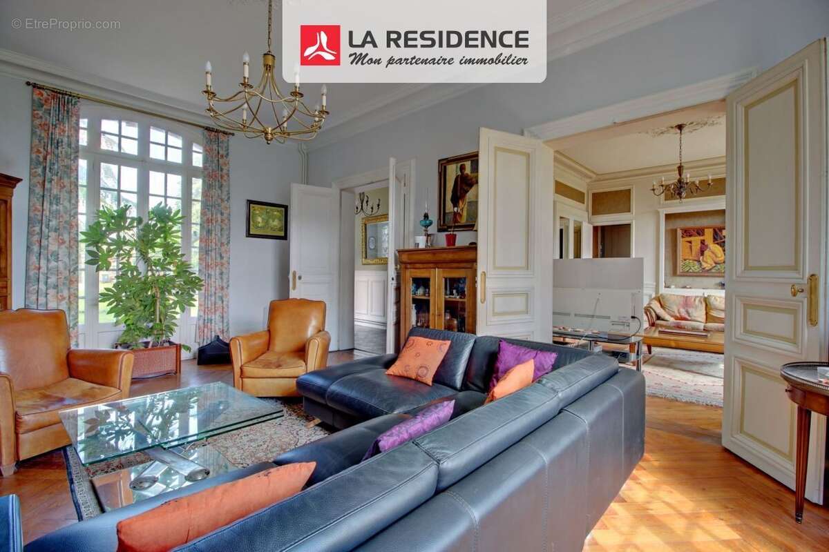 Maison 323 m² à Saint-Etienne-Du-Rouvray  - photo 2