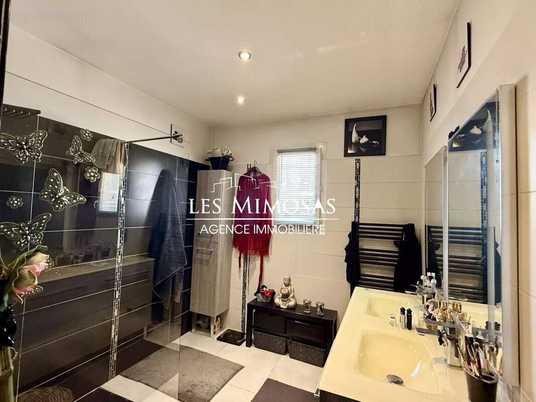 Maison à ROQUEBRUNE-SUR-ARGENS