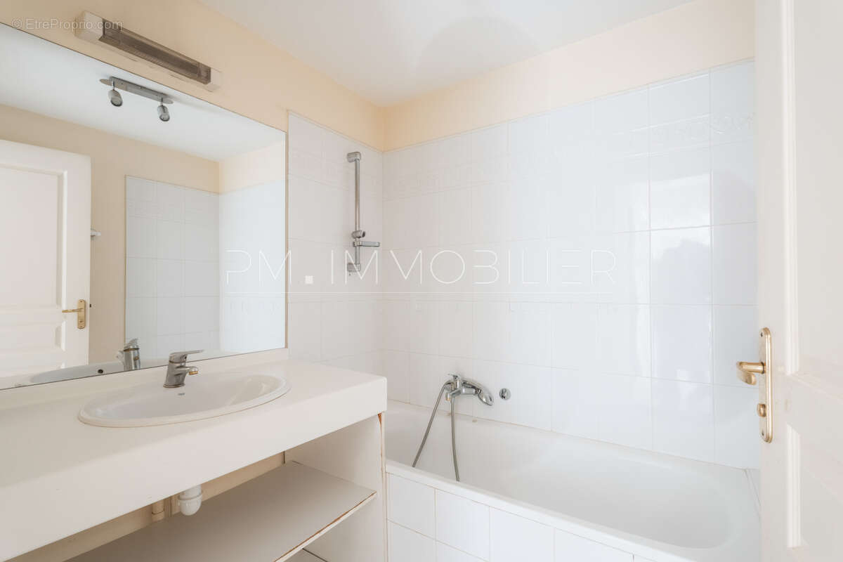 Appartement à MARSEILLE-5E