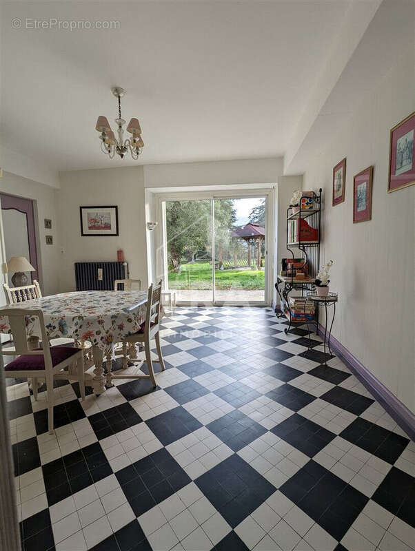 Maison à PORT-SAINTE-MARIE