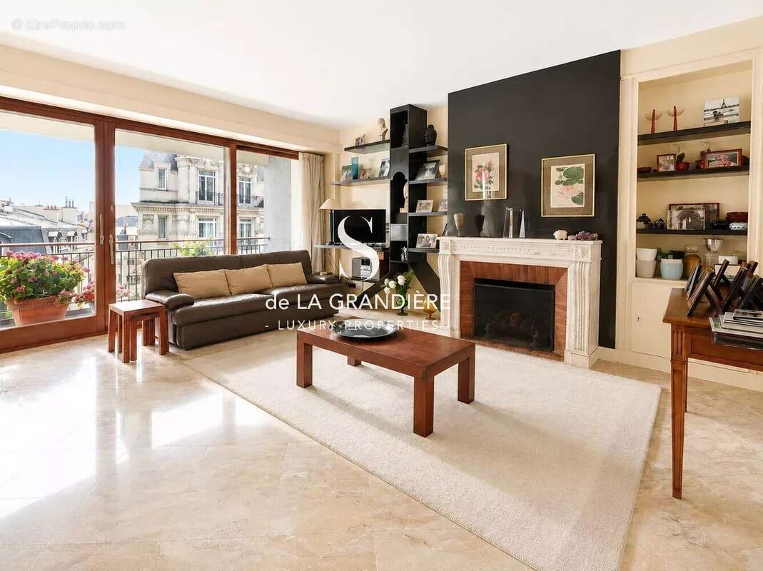 Appartement à PARIS-16E