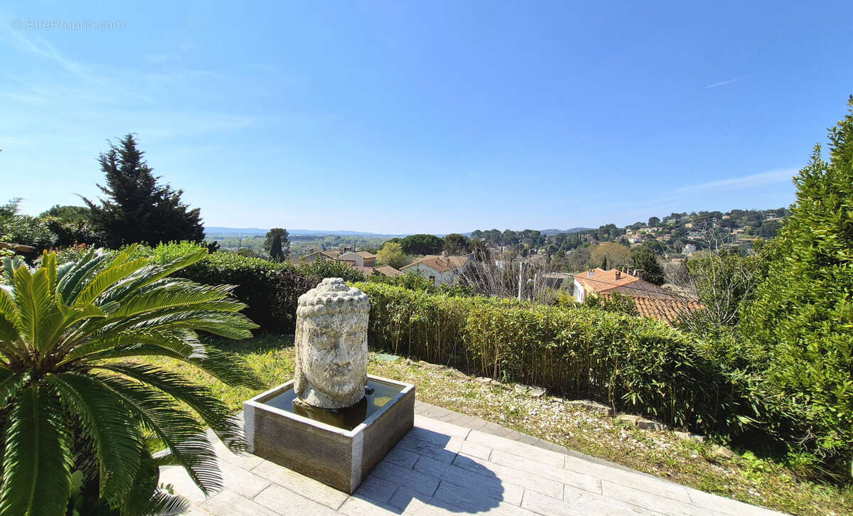 Maison à LES ANGLES