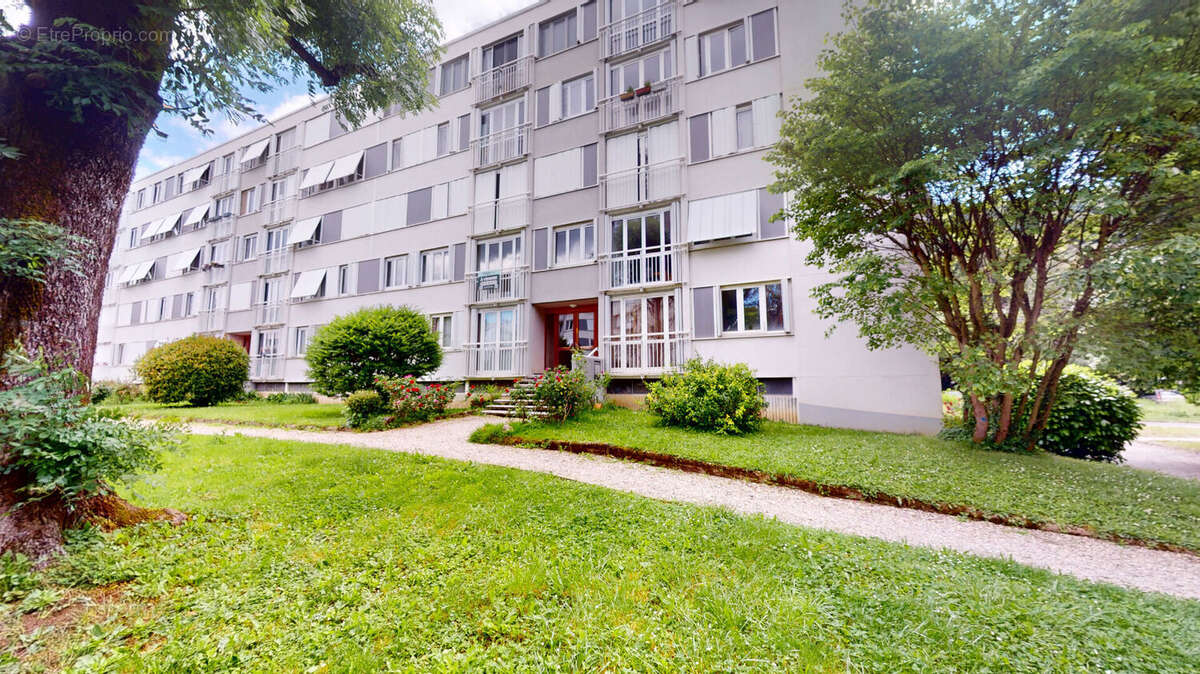 Appartement à SAINT-MARTIN-D'HERES