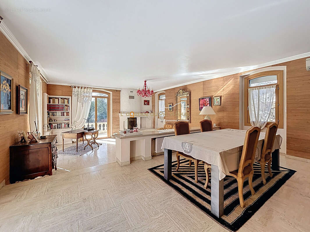 Maison à SAINT-CLEMENT-DE-RIVIERE