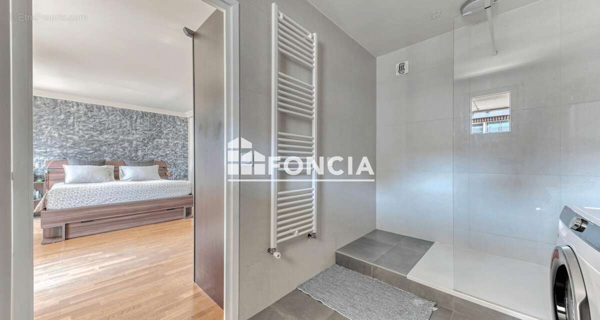 Villeurbanne gratte-ciel – duplex 147m² – dernier étage – terrasse & vue dégagée - photo 8