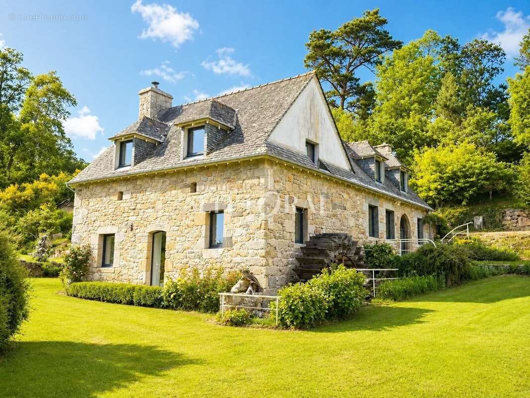 Maison à PLOUZELAMBRE