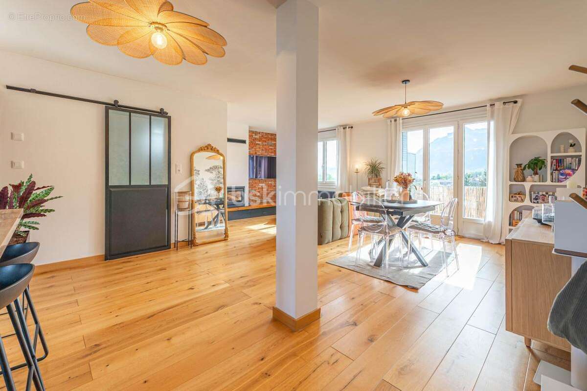 Appartement à LA ROCHE-SUR-FORON