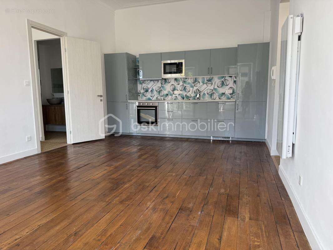 Au centre de hyeres (83400), dans le carré d'or, hyper centre, appartement de 58,05 m2 entièrement rénové - photo 8