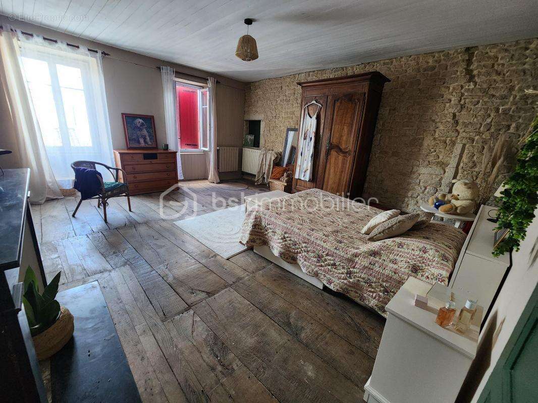  Maison de caractère – 186 m² environ - photo 12