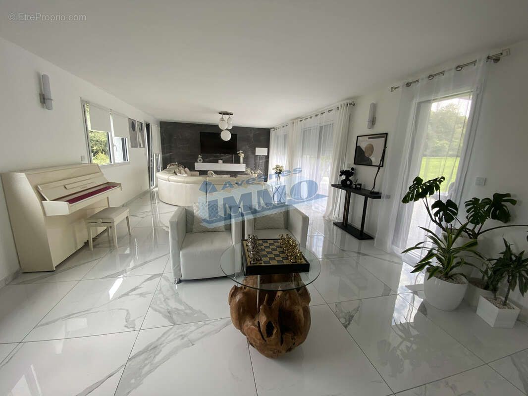 Contemporaine sur 8000 m2 proche SAINT POL SUR TERNOISE - photo 3