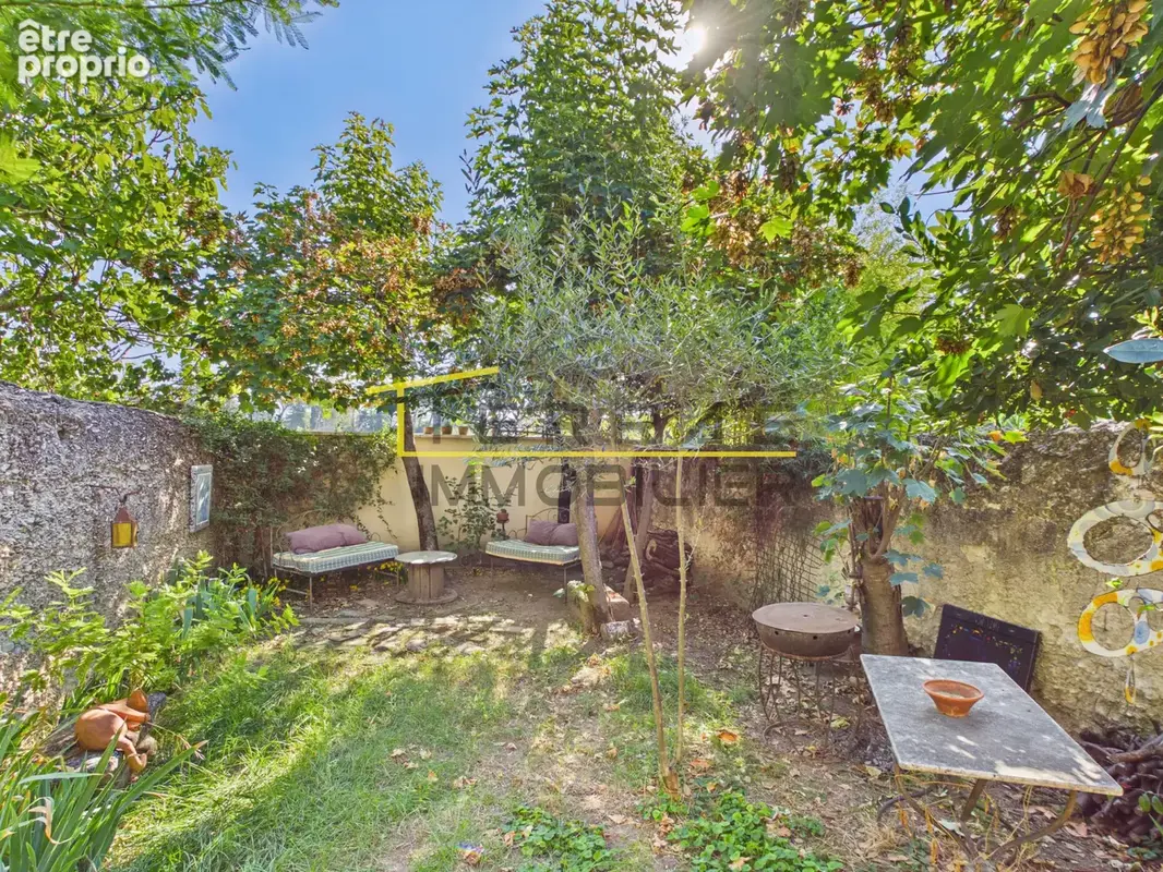 Atypique maison de ville avec jardin, garage et deux accès indépendants au coeur de l'Enclave des papes. - photo 14