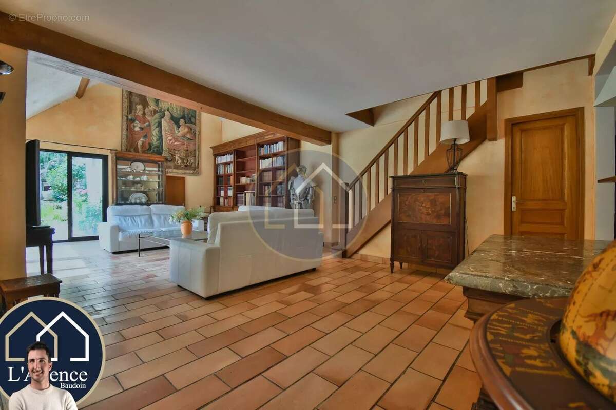 Maison à MONDONVILLE-SAINT-JEAN