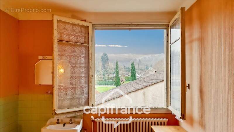 Commerce à SAUVETERRE-LA-LEMANCE