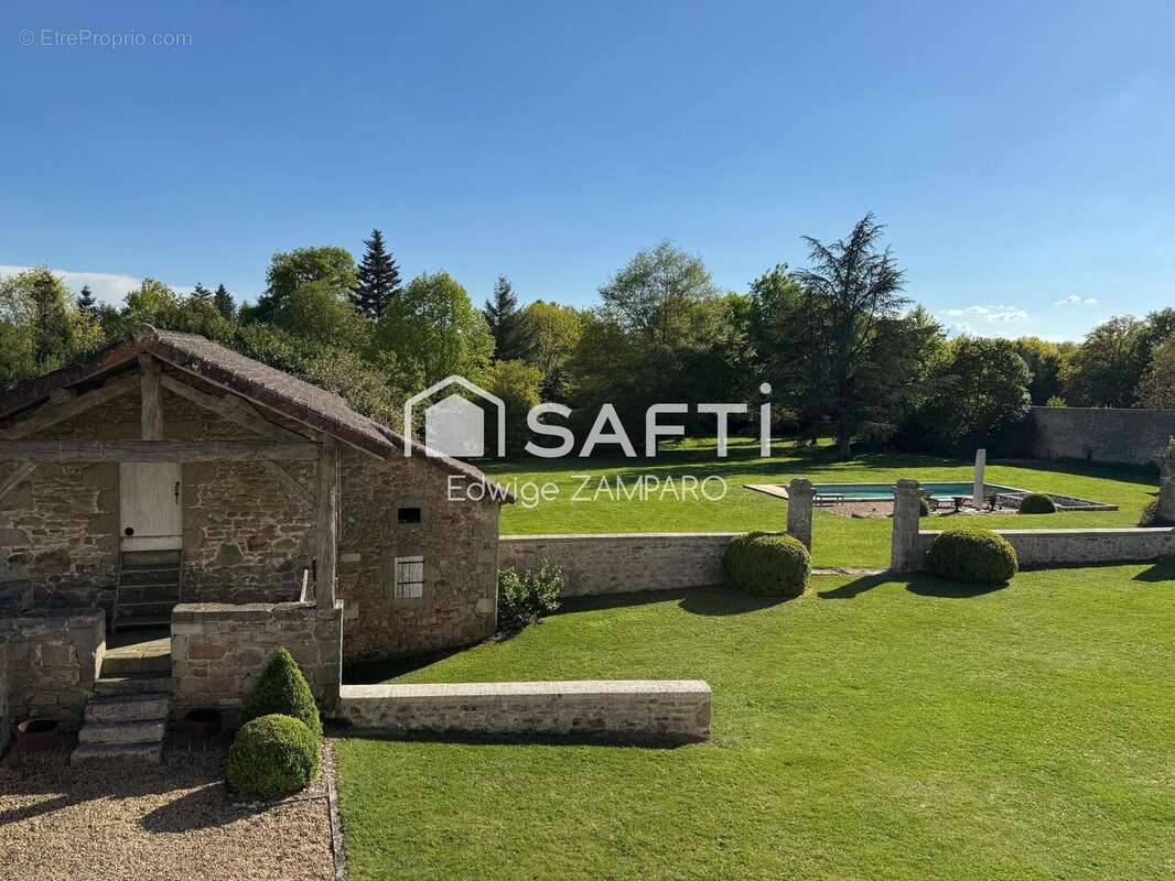 Maison 304 m² à La Chapelle-Montbrandeix  - photo 3