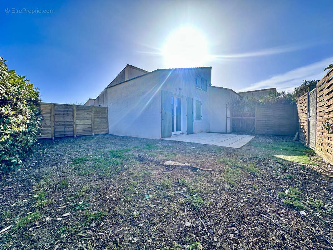 Maison à VIC-LA-GARDIOLE