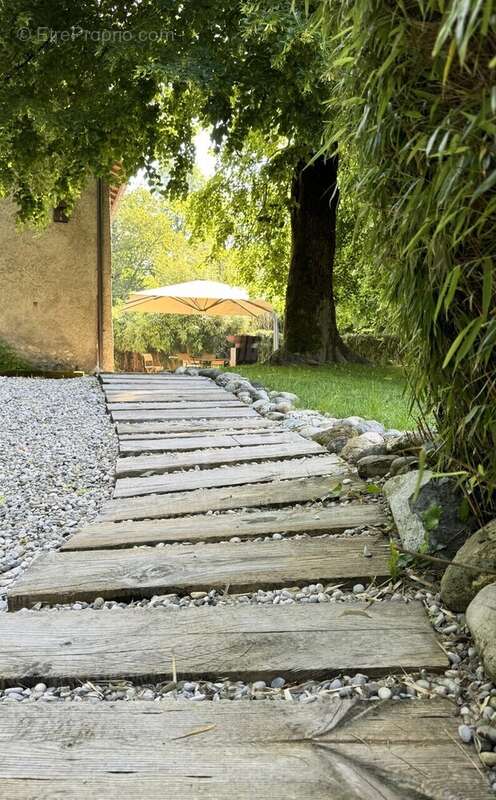 Maison à CHARNECLES