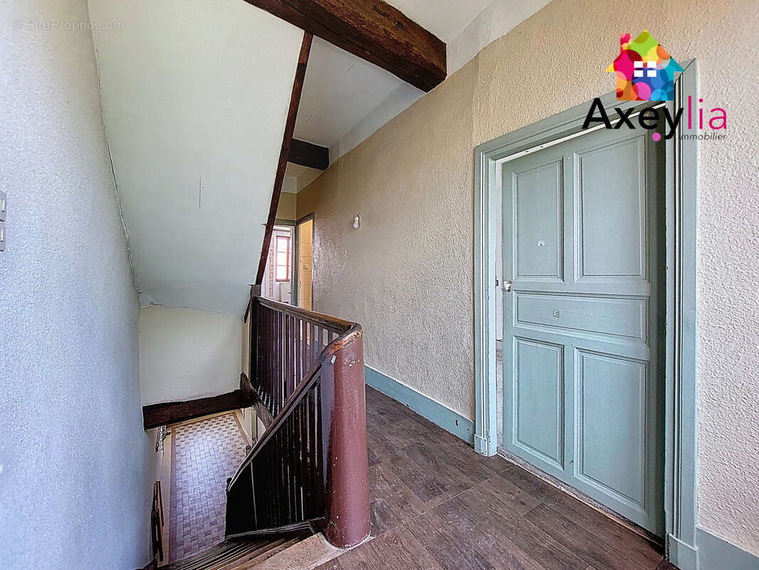 Maison à LA PACAUDIERE