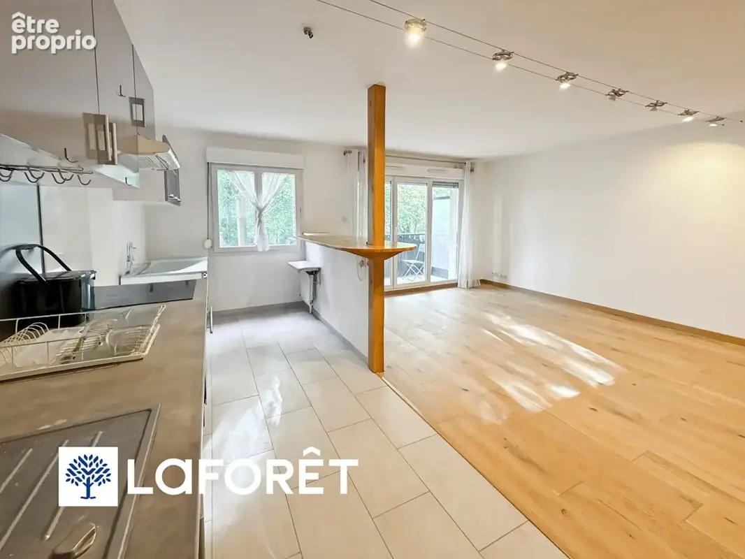 Proche du parc du château et de la Gare RER C, spacieux appartement 3 pièces. - photo 3